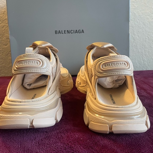Balenciaga Thong Sandals in Beige - Picture 6 of 16